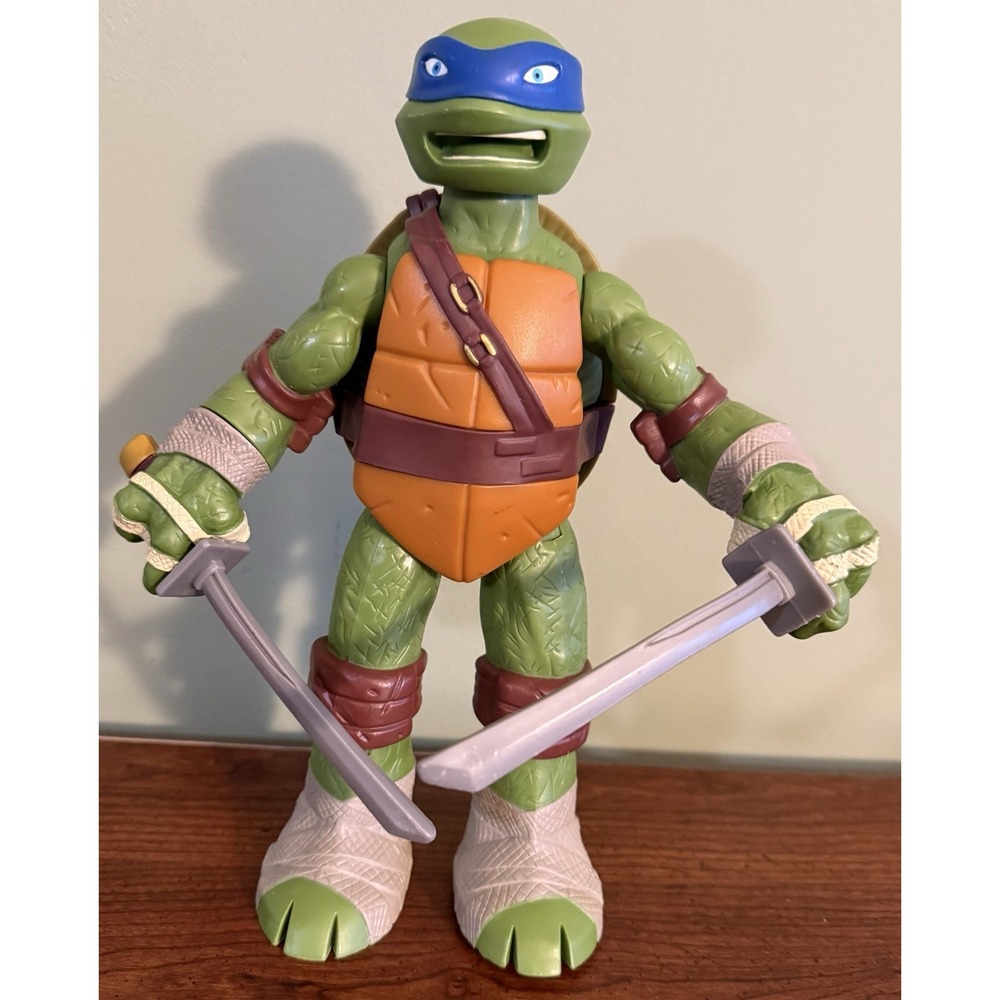 Leonardo Teenage Mutant Ninja Turtle 10" Viacom Playmates 2012 With 2 Swords
